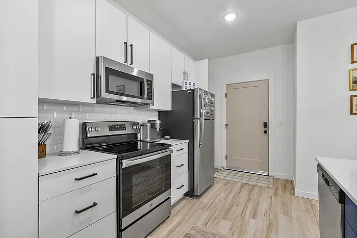 3131 Fleur Dr #313 — Photo 4