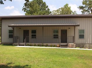 116 4th St, Smithville, TX 78602