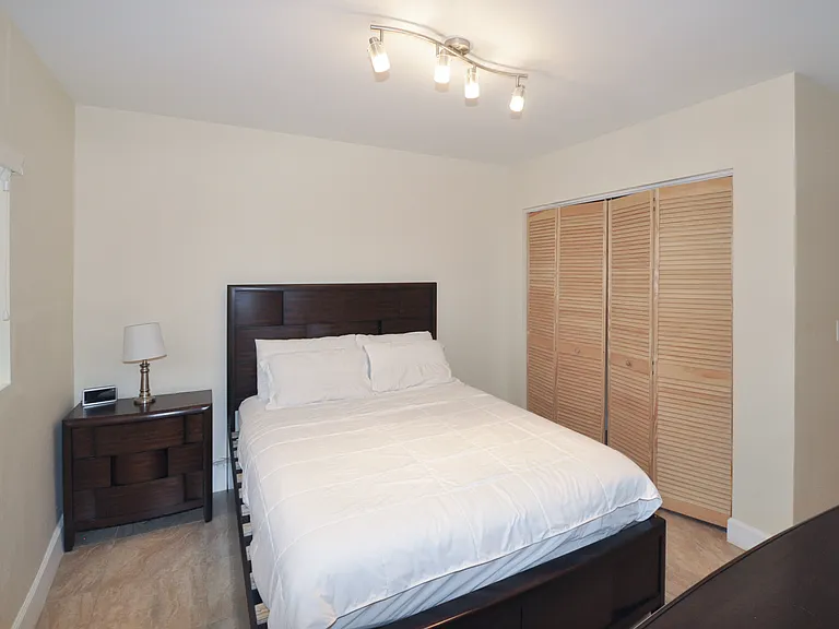 335 Georgia St #8 — Photo 18