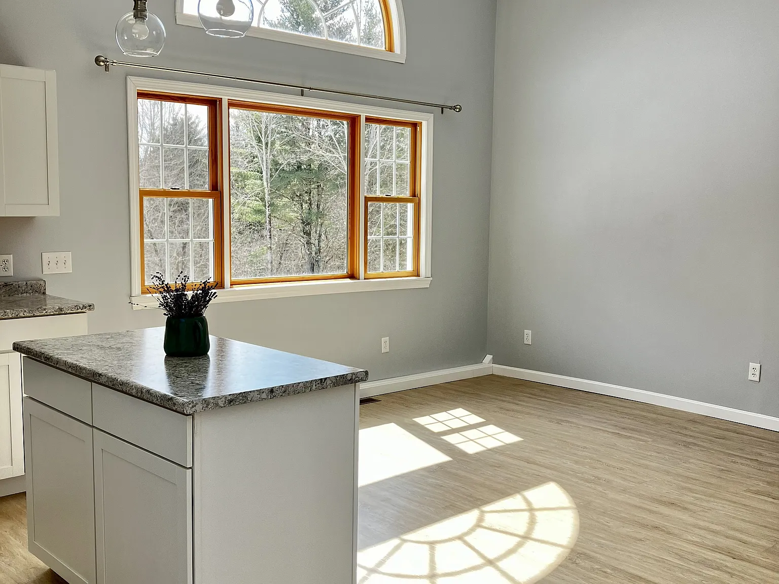 2 bed, 1050 sqft, $1,500 — Photo 2