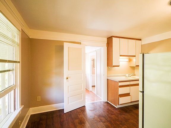 4th image of 227 NW 11th St #11196566