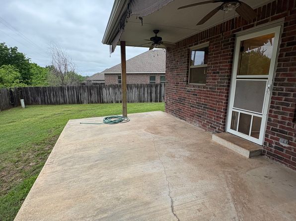 301 Timber Ln, Harrah, OK 73045