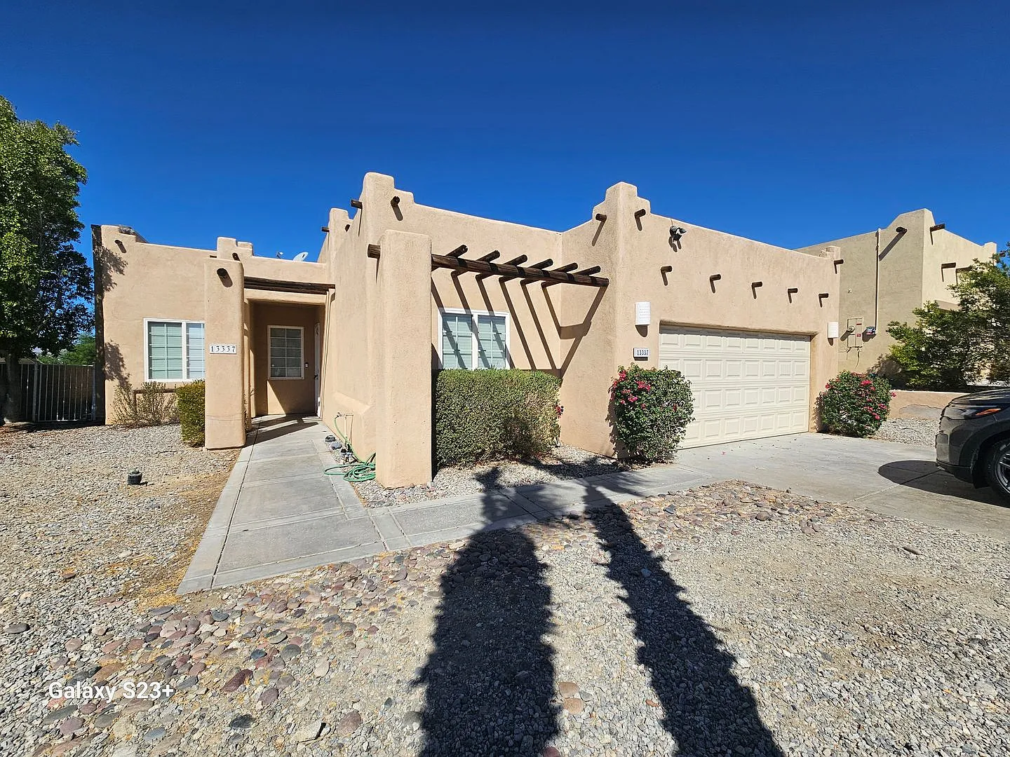 Completely Refurbished 4 Bed, 2.5 Bath — Photo 2