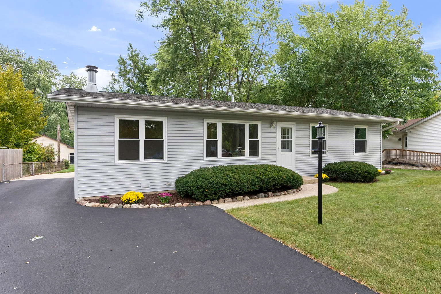 30W161 Allister Ln photo 1