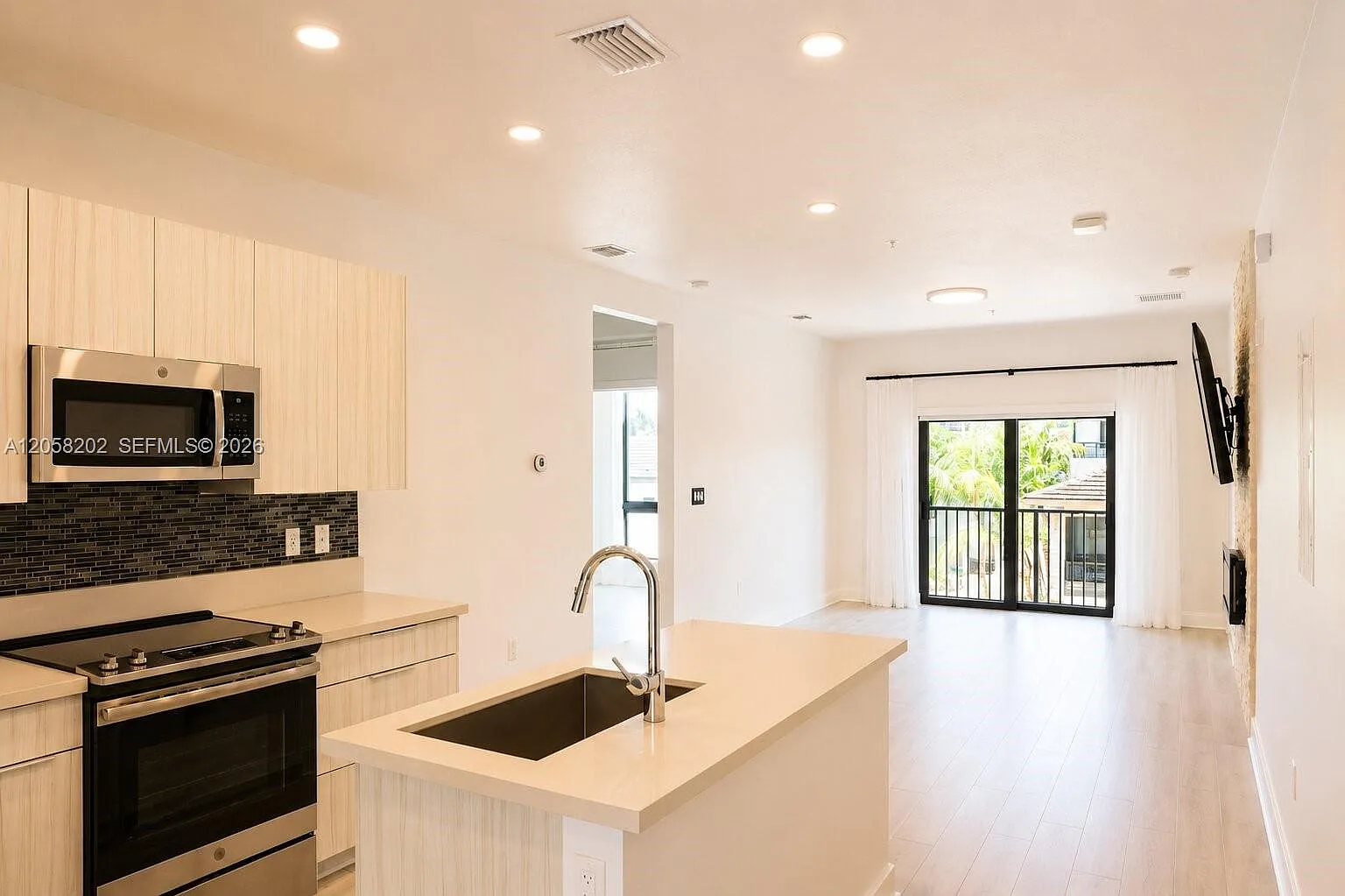 Urbana At The Residences — Photo 2