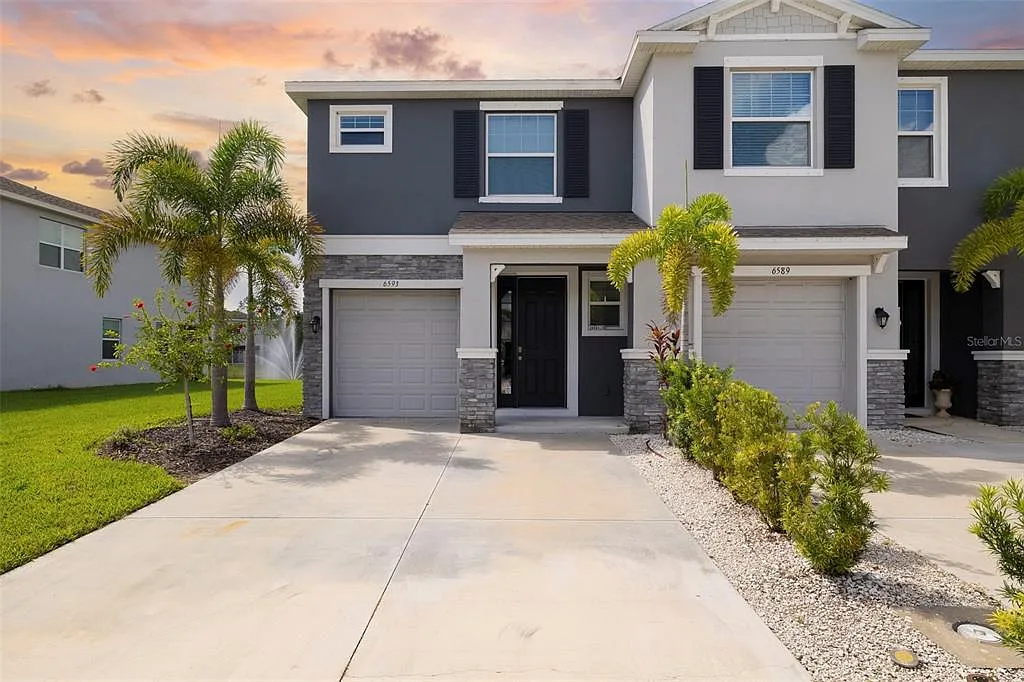 3 bed, 2.5 bath, 1808 sqft, $2,600 — Photo 1