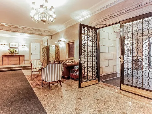 Rented by Manhattan Network Inc. | media 16