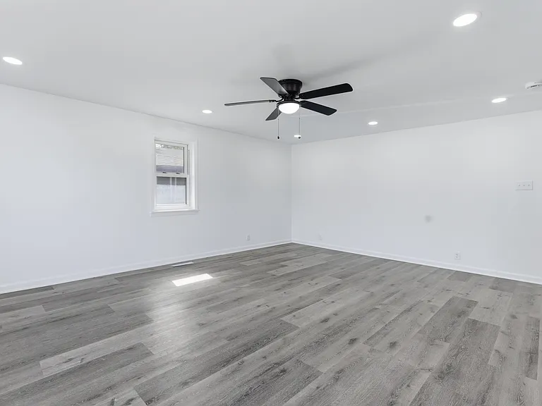 758 Woodruff Ave — Photo 3