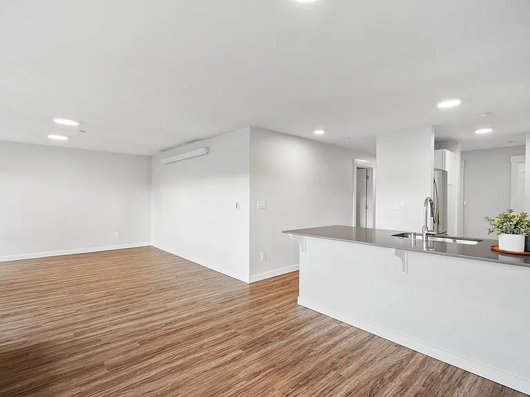 LYLA Eastlake Apartments — Photo 23