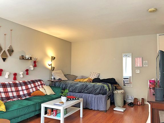 2nd image of 539 W Stratford Pl APT 403