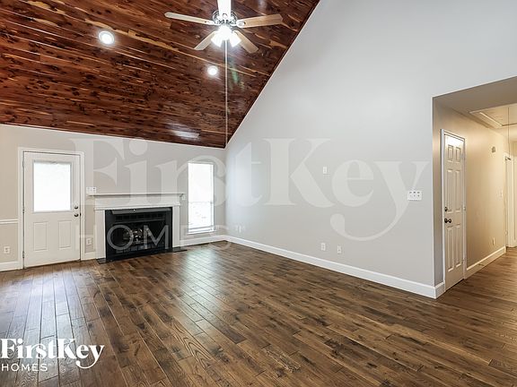 3rd image of 7815 Pinetuck Ln