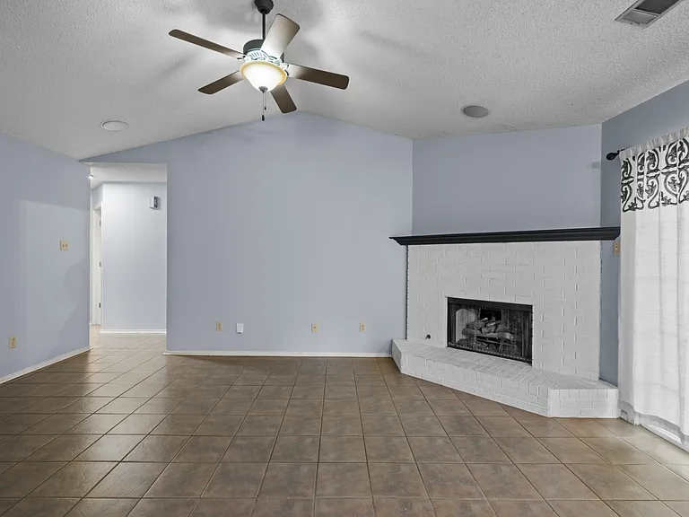 13 Holly Brook Cv — Photo 5