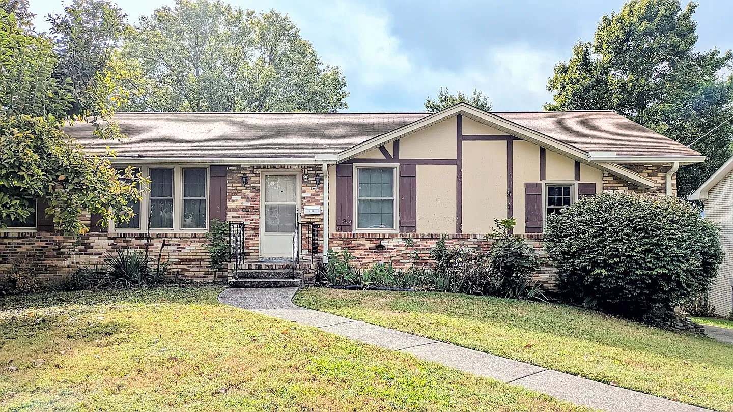 3 bed, 2270 sqft, $2,400 — Photo 1
