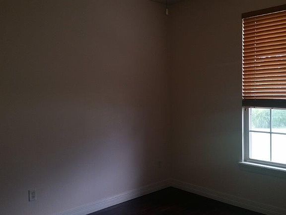 5th image of 308 NE Cobblestone Ln