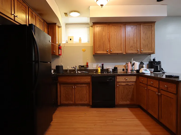 800 S Claremont Ave #GRD — Photo 6