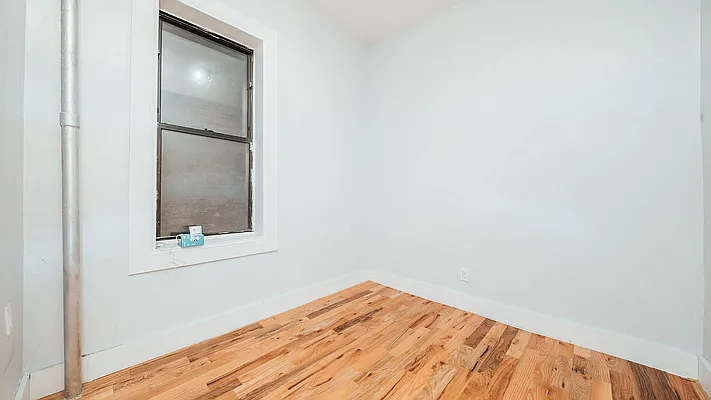 Rented by EXR | media 17