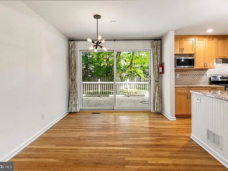 38 Robert Rd — Photo 6