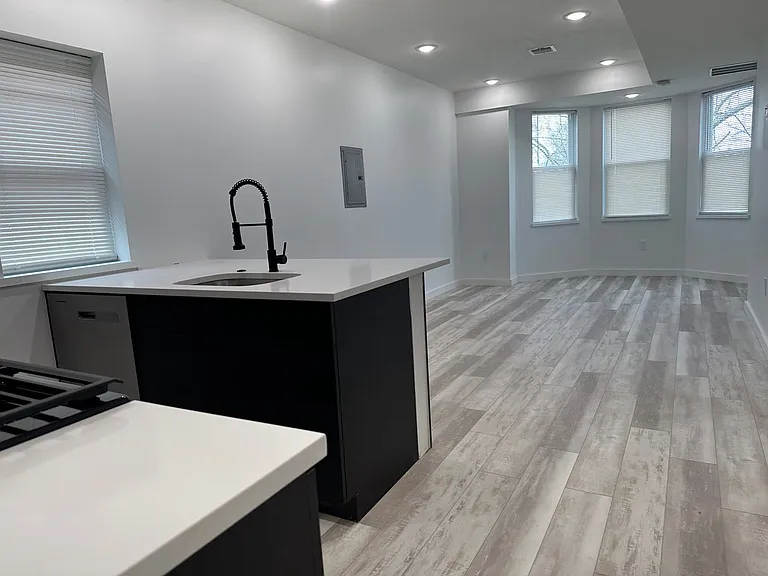 129 S 51st St #2F — Photo 16