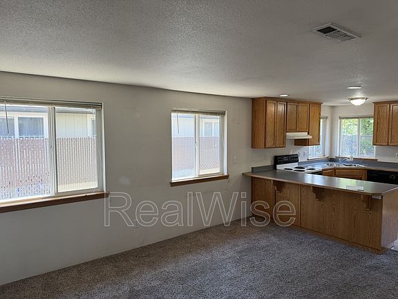 4th image of 210 3rd St Unit B