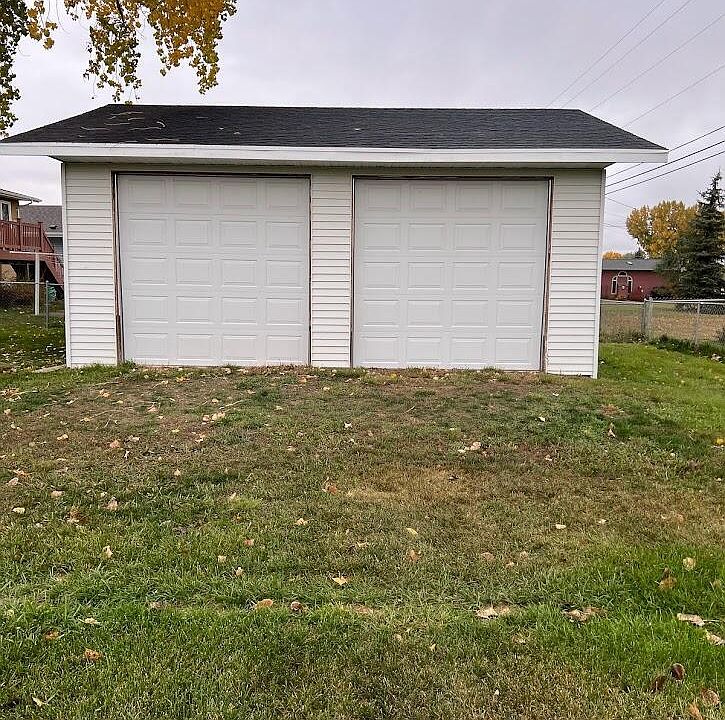 1st image of 555 2nd Ave SW