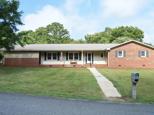 1023 Miss Annies Dr SW, Jacksonville, AL 36265