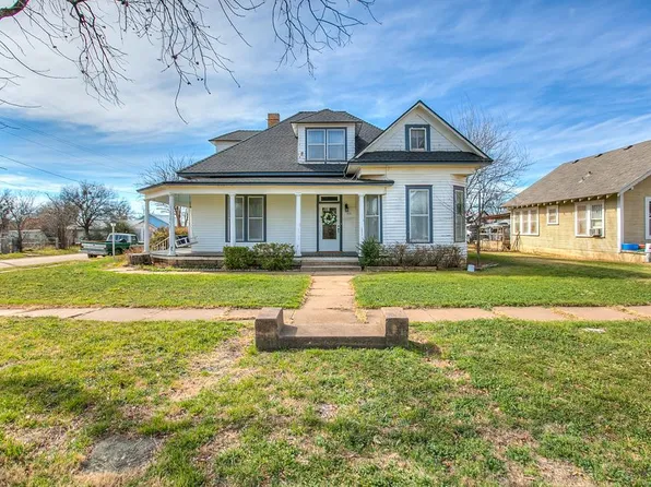 801 N 9th St, Ballinger, TX 76821