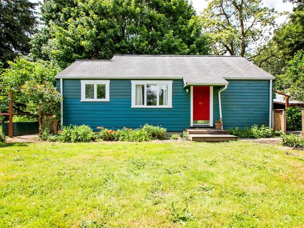 923 S Bay Rd NE, Olympia, WA 98506