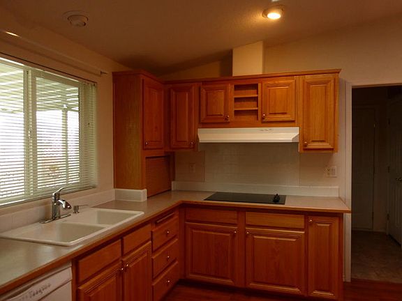 3rd image of 585 Canyon Dr