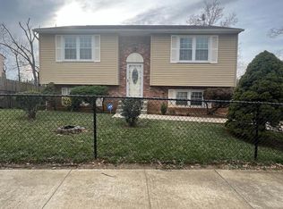 7303 Roanne Dr, Oxon Hill, MD 20745
