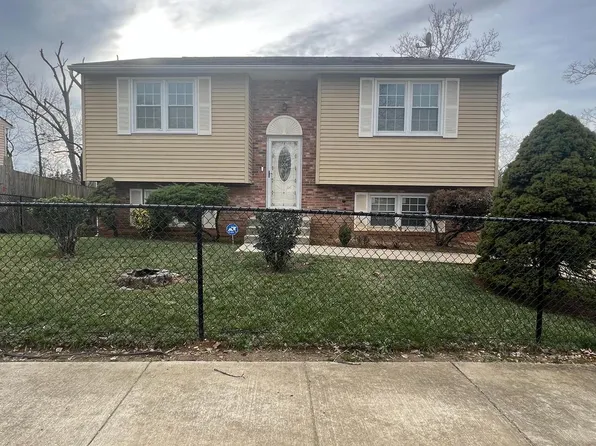 7303 Roanne Dr, Oxon Hill, MD 20745