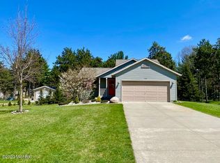 7297 Mid Timber Dr, Greenville, MI 48838