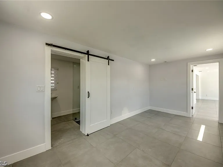 4312 S Pacific Cir — Photo 28