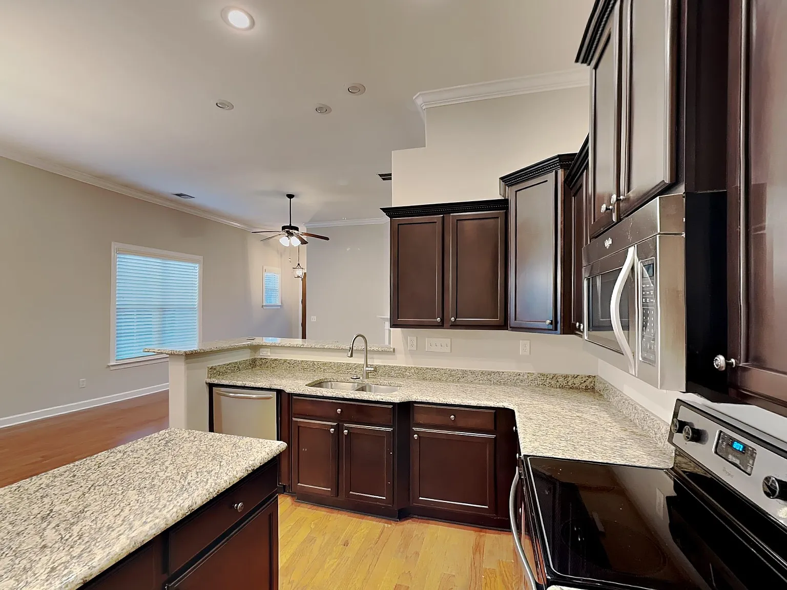 3 bed, 2.0 bath, 1500 sqft, $1,749 — Photo 4