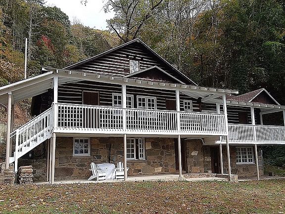 C1925 Log Lodge 11+ acres 