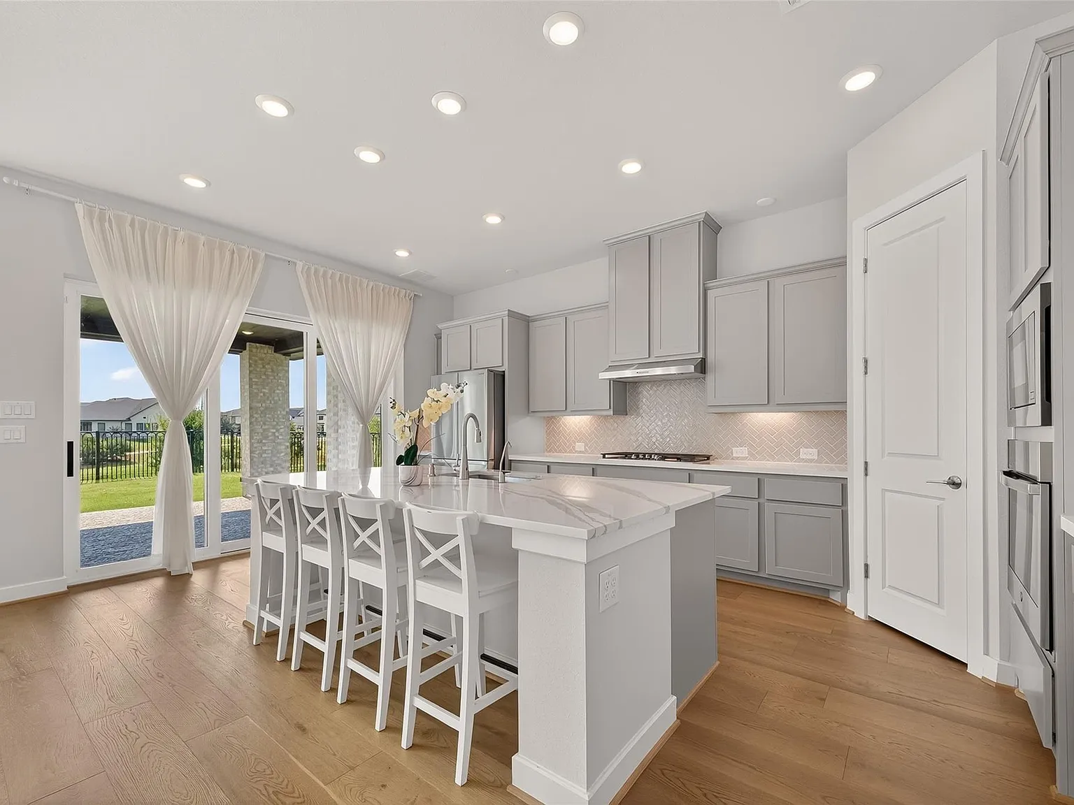 5 bed, 4.5 bath, 3853 sqft, $5,500 — Photo 4