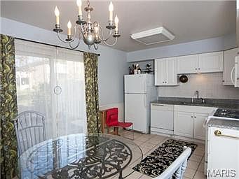 5th image of 445 Colony Woods Dr