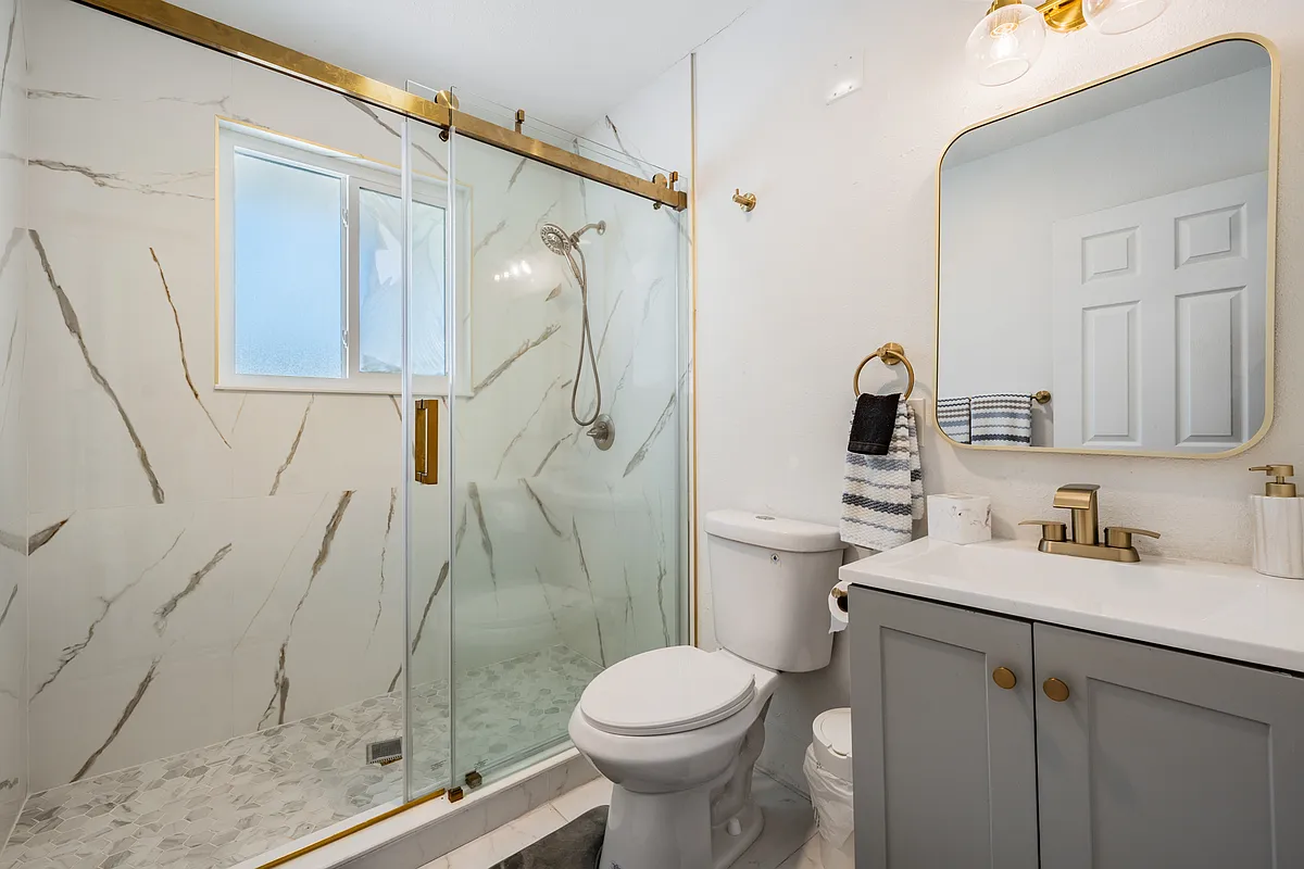 Building Photo - 14060 Miramar Ave #1