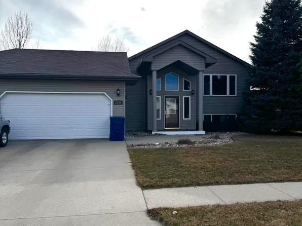 2146 Cedar Dr NE, Watertown, SD 57201