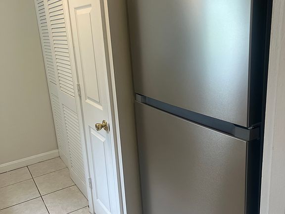 4th image of 30 Roberts Dr
