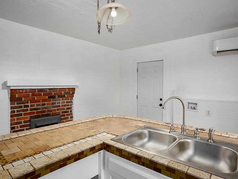 133 W Woodland Rd — Photo 6