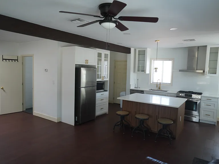 915 E Pastime Rd — Photo 4