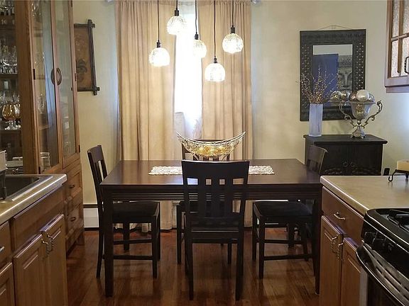 3rd image of 125 Hempstead Gardens Dr APT L1b
