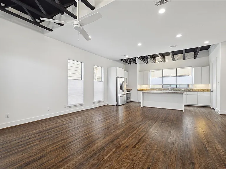 1105 W 21st St #B — Photo 6