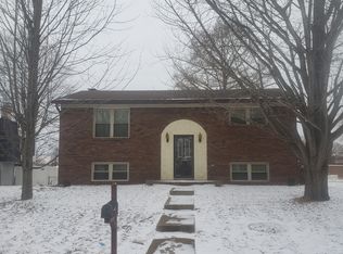 201 Las Olas Dr, Belleville, IL 62221