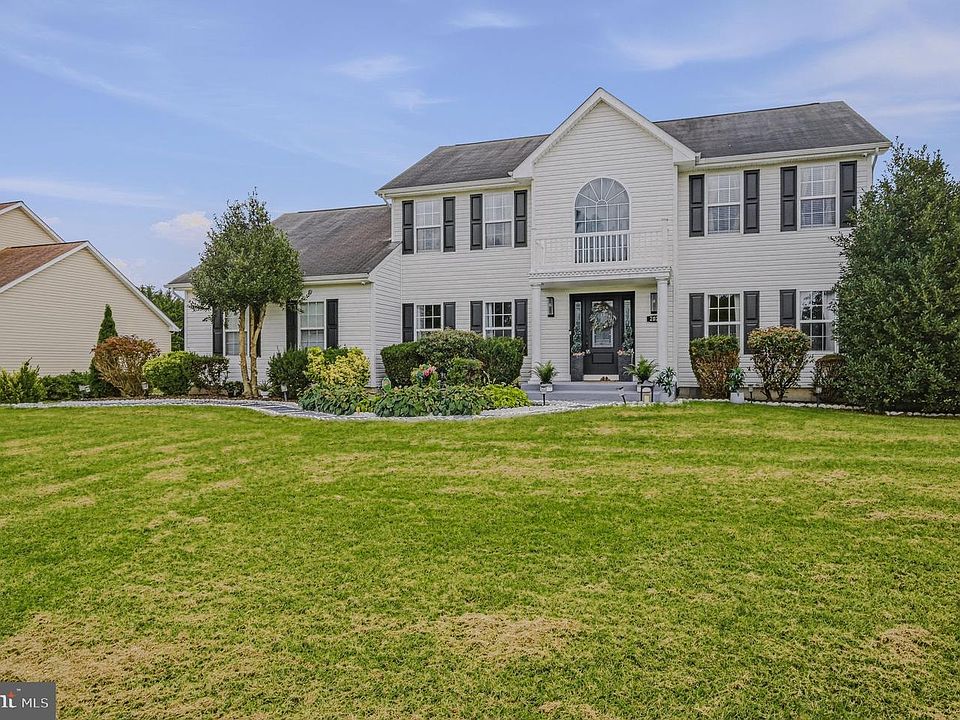 1st image of 202 W Thomas Ct