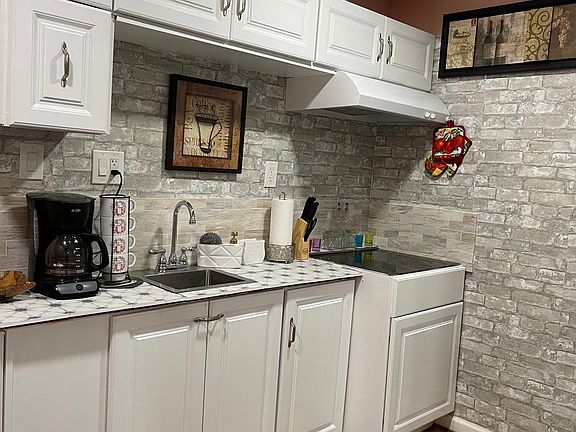 Kichen Comes as Picture (utensils, appliances and decorations)