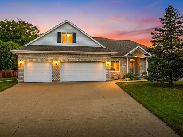 4110 Woodendale Way, Appleton, WI 54915