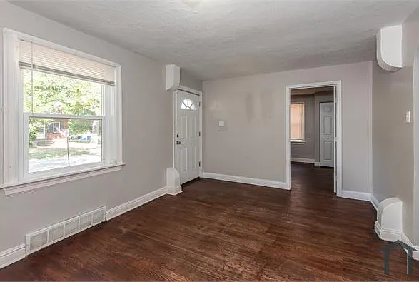 320 Henquin Dr — Photo 7