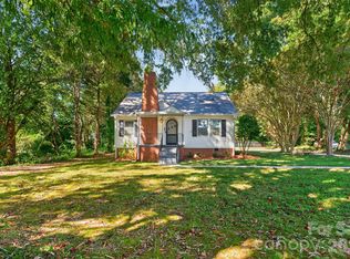 1829 3rd St NE, Hickory, NC 28601