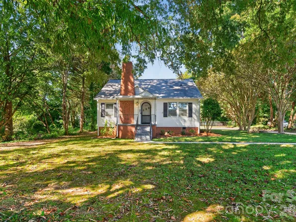 1829 3rd St NE, Hickory, NC 28601